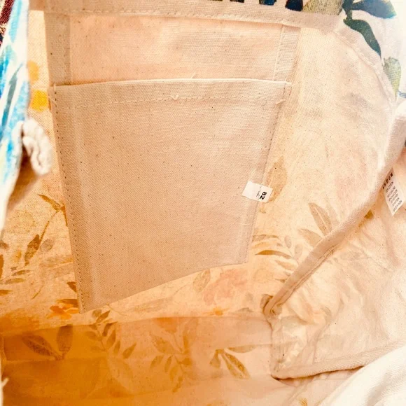🎁Sold🎁Ecco lo  Gorgeous Floral Canvas Pompom  Shopping Tote bag.Made in India - Picture 4 of 9
